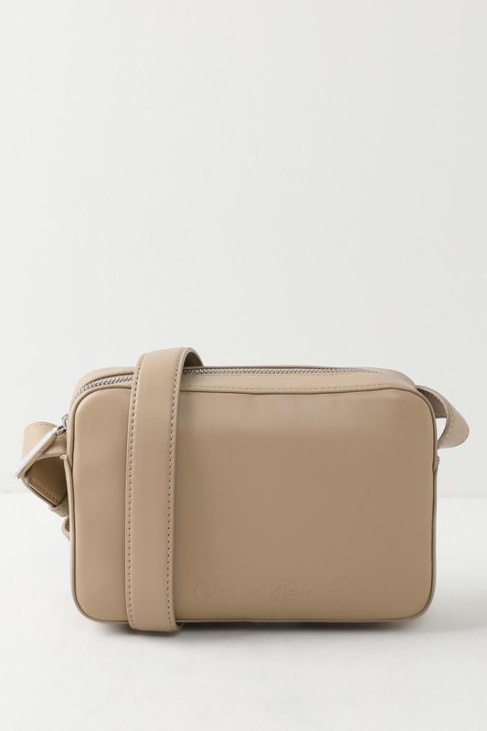 Сумка кросс-боди CK Embossed Calvin Klein