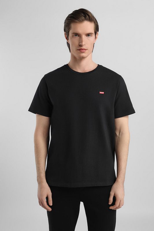 Черная футболка с нашивкой LEVI'S