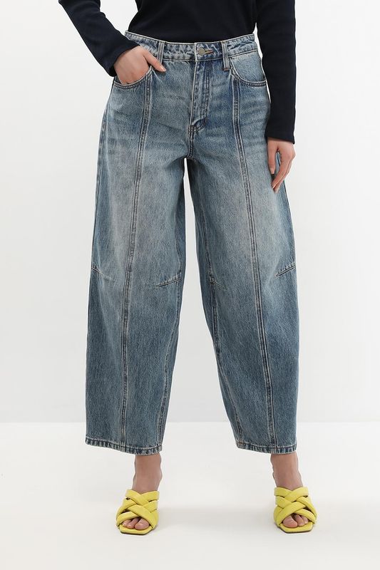 Джинсы с эффектом потертости укороченные Guess