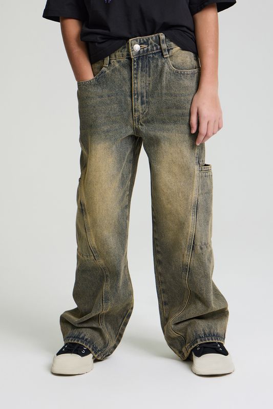 Джинсы с эффектом потертости и карманами SMENA