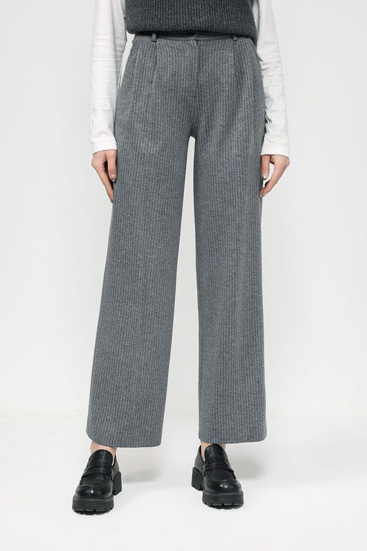 Широкие брюки с защипами в тонкую полоску More&More