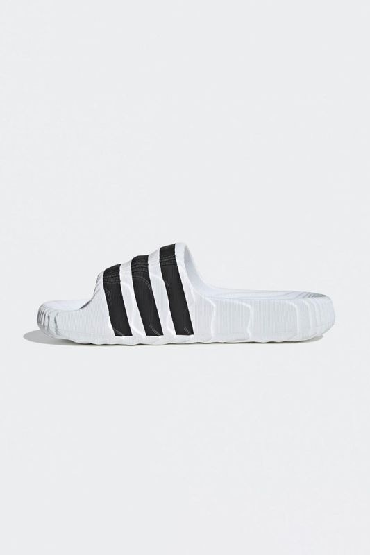 Сланцы с логотипом Adidas