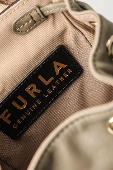 furla noemi mini backpack Burton Way Large Flapover Black and the breathable fabric insert on the back ensures comfort Furla Mini Leather Flow Backpack